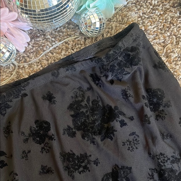 Elegant Black Floral Skirt - Picture 10 of 10